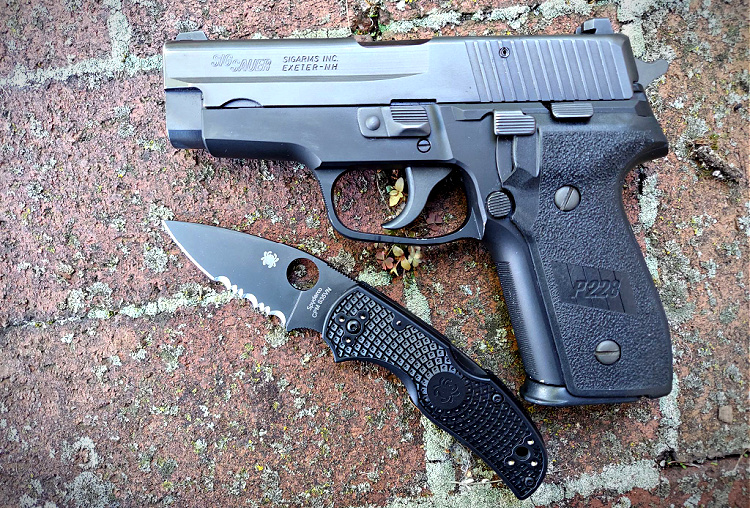 Sig Sauer P228 and Spyderco Native 5 knife. 