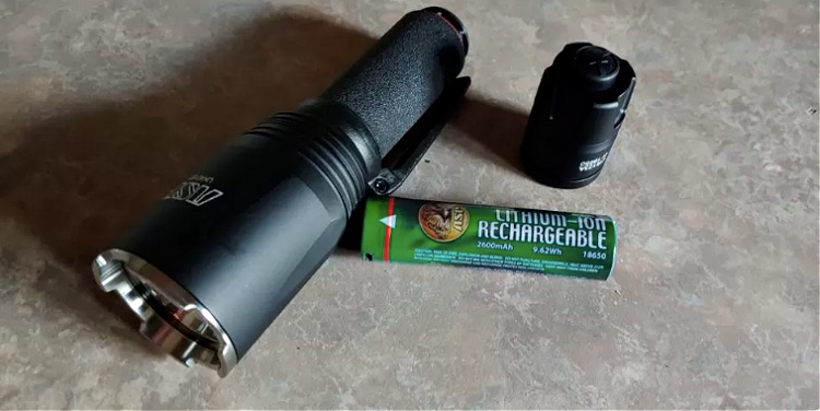 ASP Raptor Flashlight, dual fuel battery