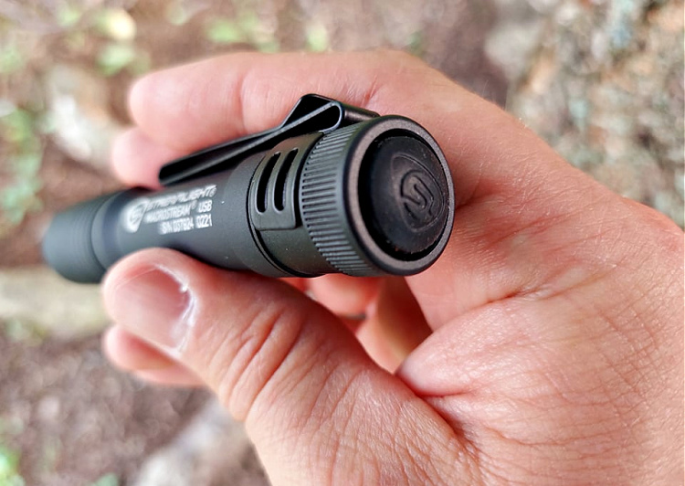 Tailcap of the Streamlight Macrostream, a compact EDC flashlight