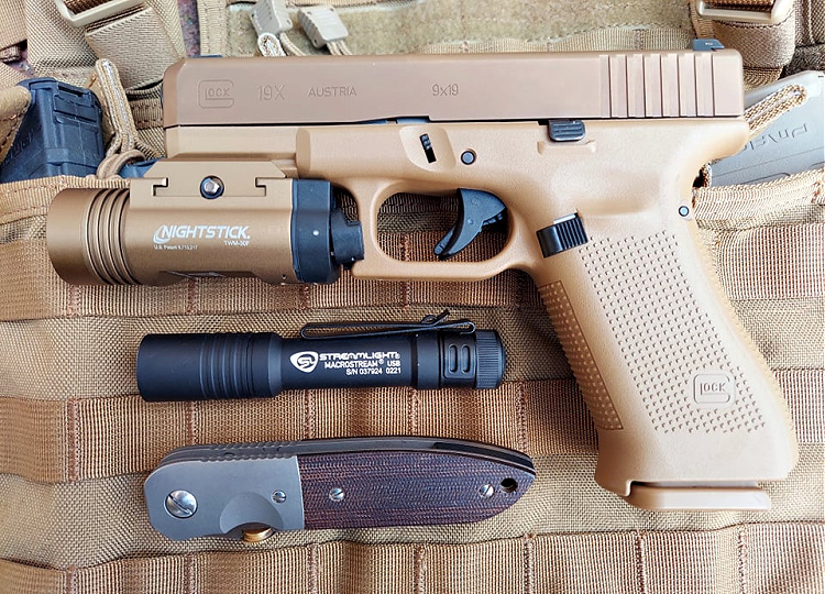 EDC kit: Streamlight Macrostream, Glock 19x, and Emercon CQC-6.