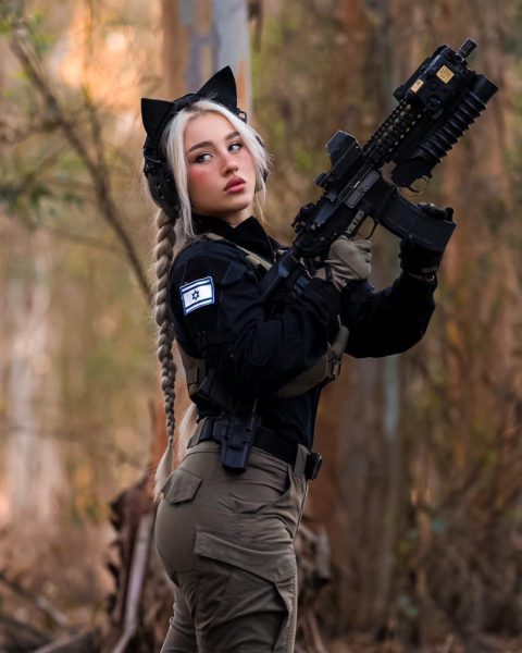 Natalia Fadeev: Curvy Gun Waifu MP | House Morning Wood